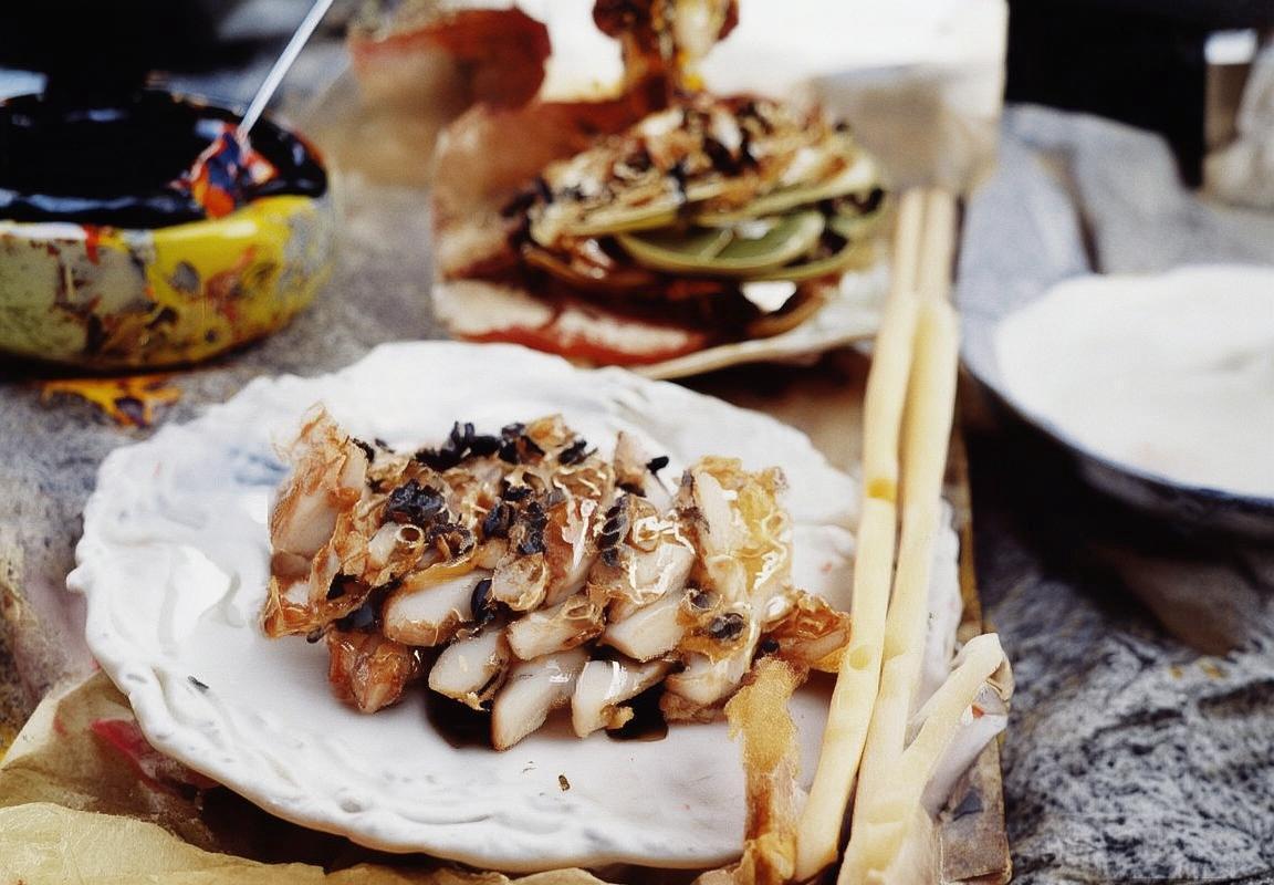 福冈黄蜂VS赞釜玉：激情对决背后的足球文化传承